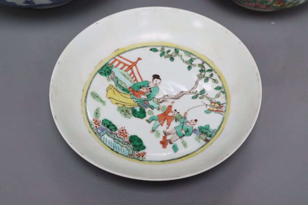 A Chinese blue and white bowl, a famille rose bowl and a famille verte saucer, largest diameter 20cm